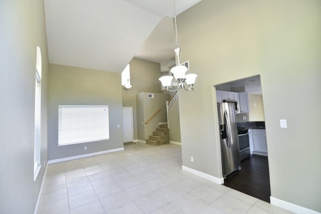 Building Photo - Gorgeous 4BED/2.5 BATH 2 Story Home Locate...