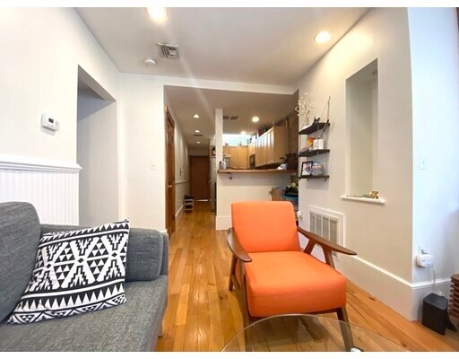 Foto principal - 9 Revere St