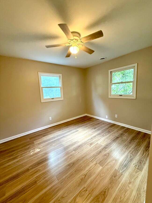 Foto del edificio - 916 E Fairlawn Dr