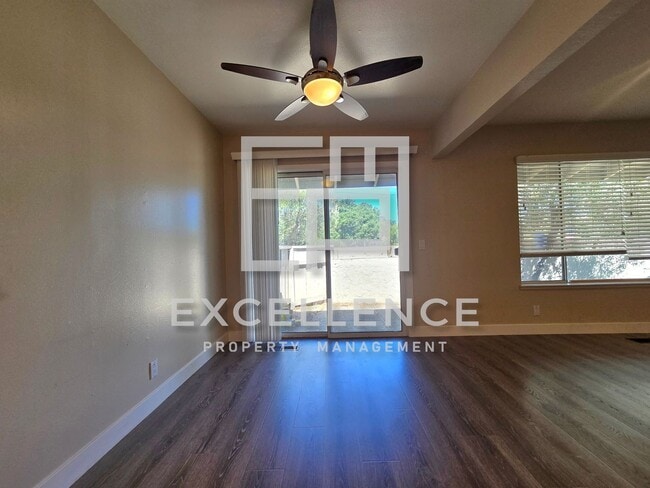 Building Photo - Fabulous 2/2 Duplex with Garage,Cat OK, Patio, Granite Counters and Fireplace