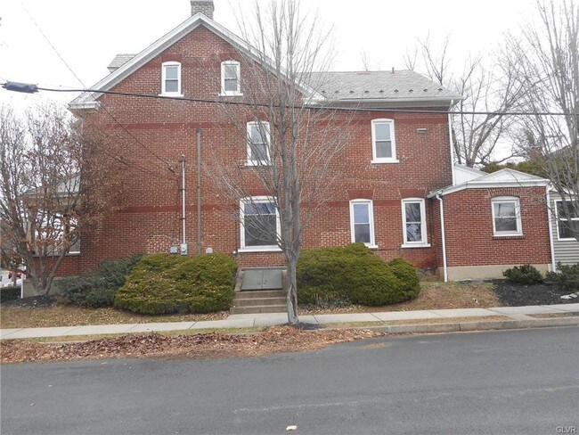 Building Photo - 1402 Linden St