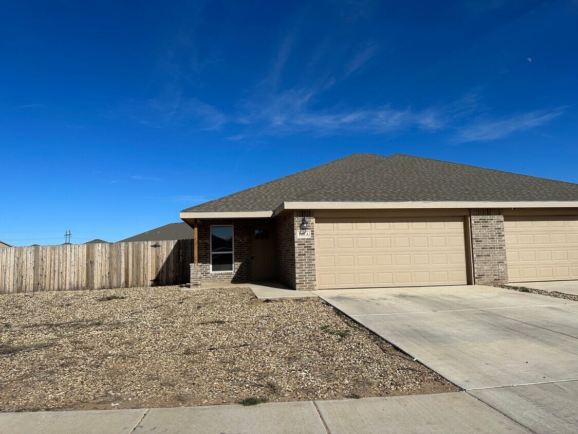 1108 N Englewood Ave Unit A, Lubbock, TX 79416 Room for Rent in