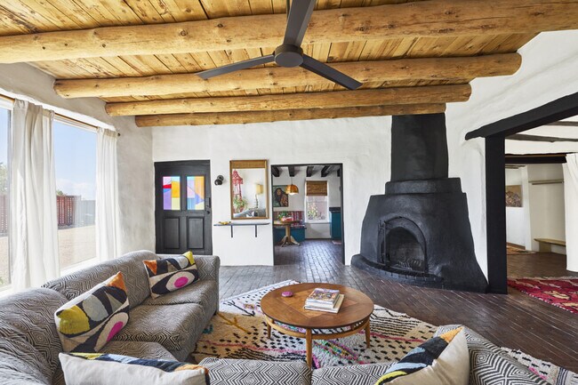 Building Photo - 2861 Agua Fria St