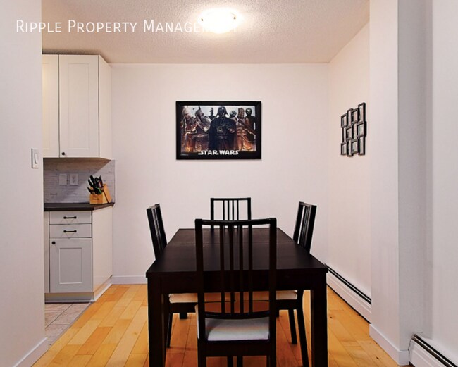 Photo du bâtiment - Modern 2 Beds, 1.5 Baths Apartment/Condo |...
