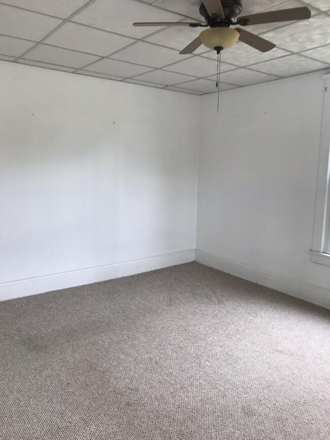 Building Photo - 3 bedrooms 2 baths