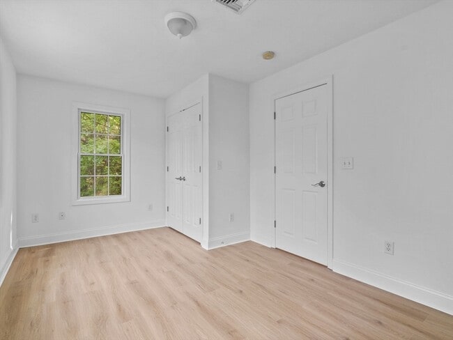 Bedroom 2 - 40 Brattle St