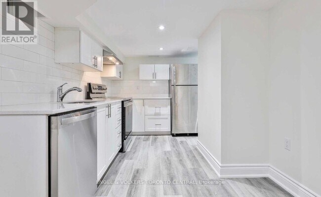 Photo du bâtiment - 51 Fernwood Park Ave