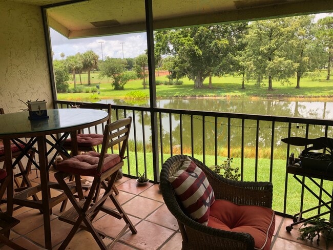 Foto del edificio - 7 Lexington Ln E