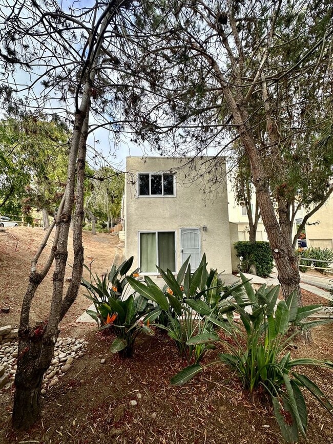 Building Photo - 5725 Linda Vista Rd