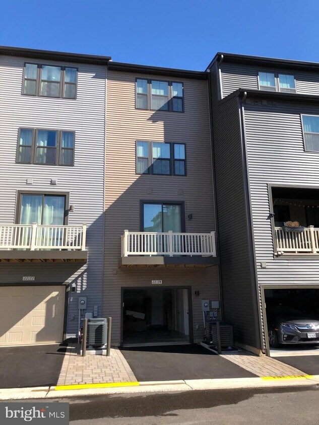 Foto del edificio - 22174 Maple Tree Terrace