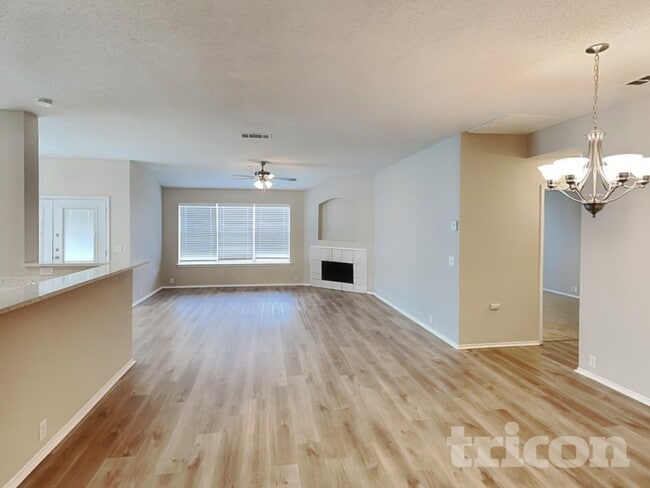 Building Photo - 1619 Columbia Dr