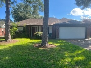 Building Photo - 3019 Cloverdale Dr