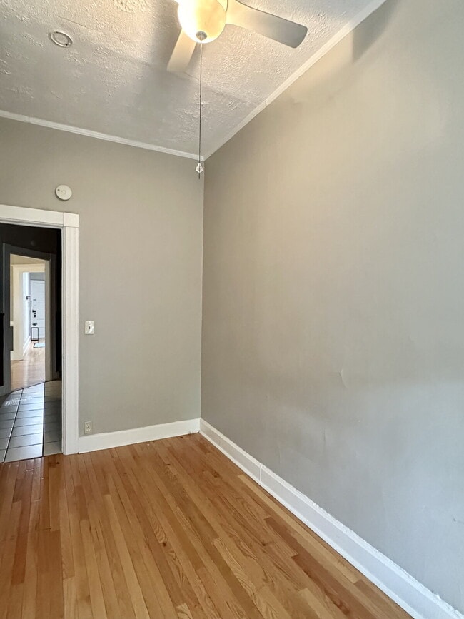 Building Photo - Charming 1 Bedroom Across from Washington ...