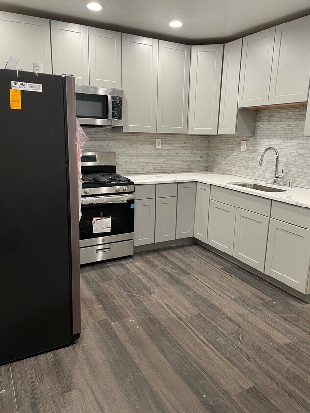 Foto principal - 8628 S Marshfield Ave