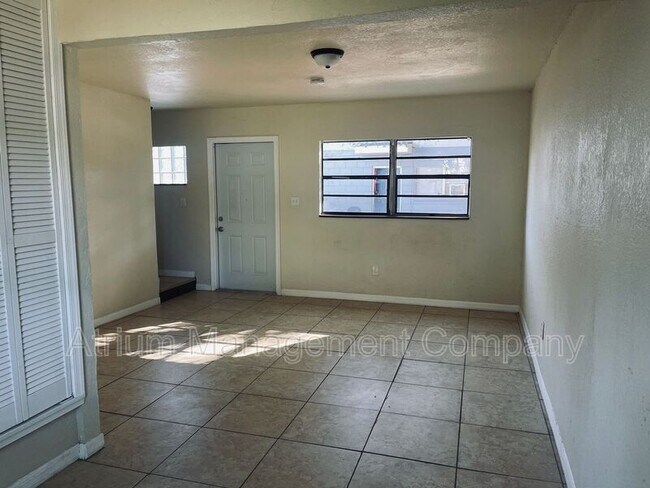 Foto del edificio - 1081 S Deleon Ave