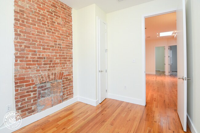 Building Photo - 694 Franklin Ave