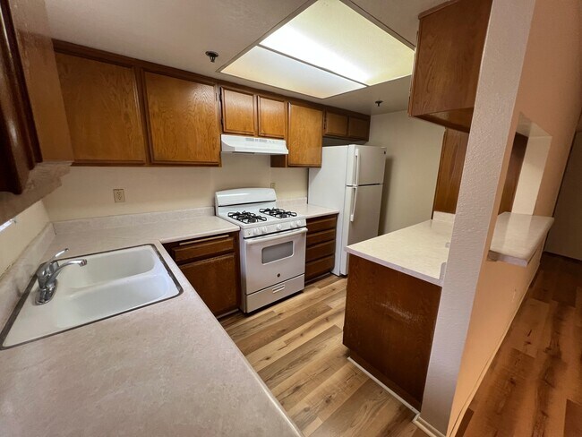 Foto del edificio - 1517 Rock Glen Ave