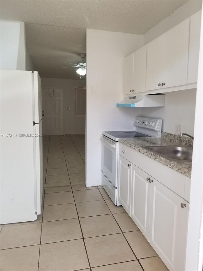 Foto del edificio - 850 E Commercial Blvd