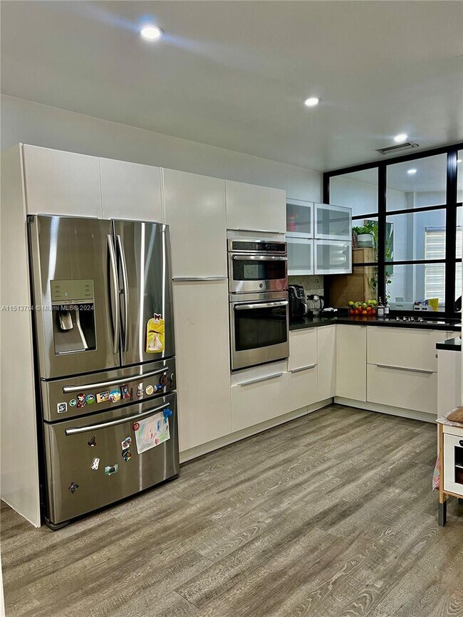 Foto del edificio - 16015 Emerald Cove Rd