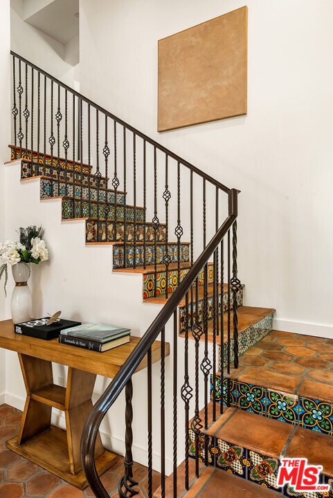 Foto del edificio - 8836 Wonderland Ave