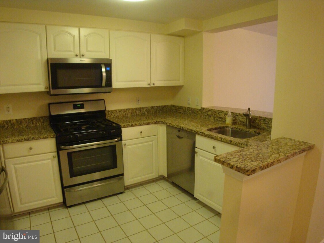 Primary Photo - 1045 N Utah St