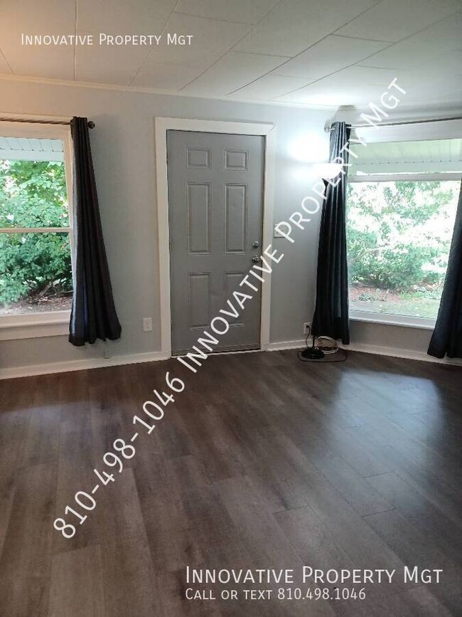 Building Photo - Updated 1 bed 1 bath! Utilities, lawn care...
