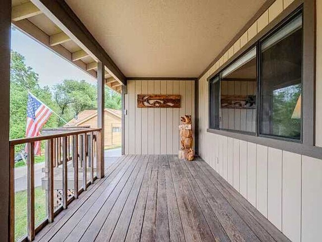 Foto del edificio - 3 bedroom, 2 bath home in Lake Wildwood, P...