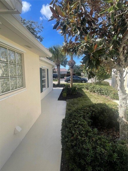 Foto del edificio - 5651 Modena Pl