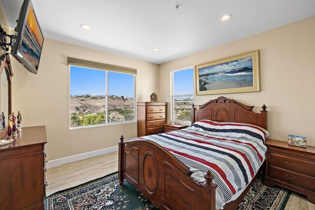 Building Photo - Stunning 4-Bedroom Home with Ocean and Catalina Island Views