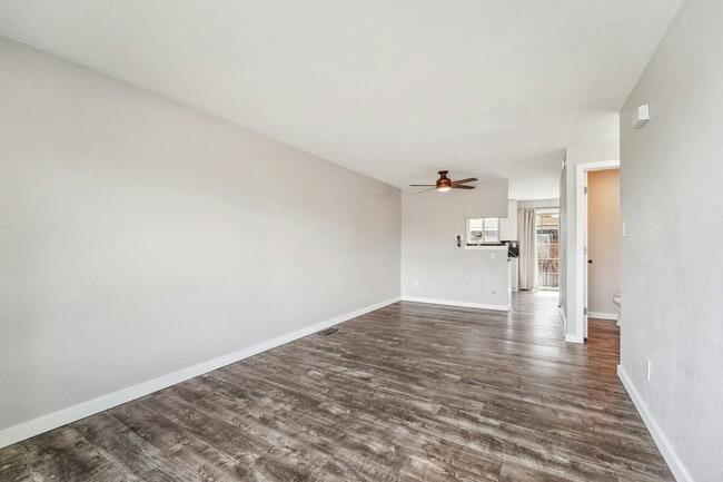 Building Photo - 374 Gladiola St