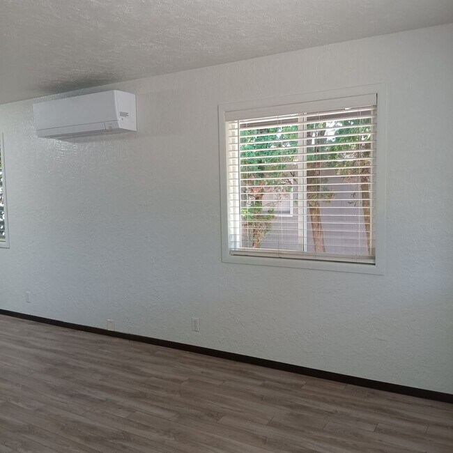Foto del edificio - Best of Life!  Enjoy Home While Building Your Empire in Jefferson Oregon!