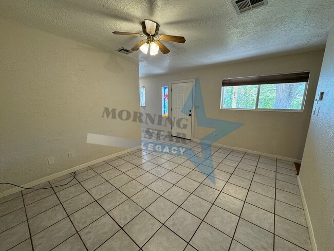 Building Photo - Adorable 2 bedroom back house in Mesilla P...