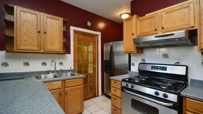 Building Photo - 1223 W Lunt 1B