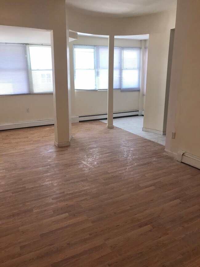 Living room / dining room - 159 Beach 119th St