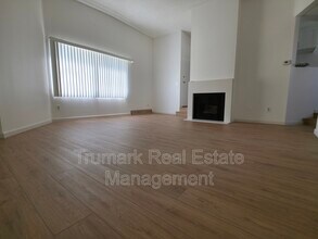 Building Photo - 14605 Burbank Blvd