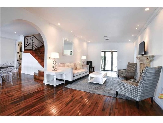 Building Photo - 244 W Rivo Alto Dr