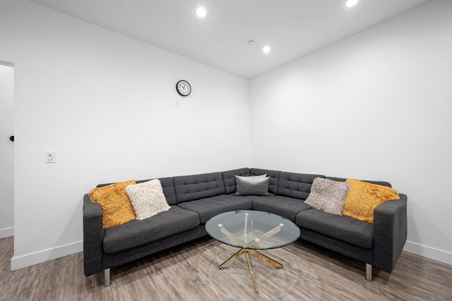 Foto del edificio - 13313 Wixom St