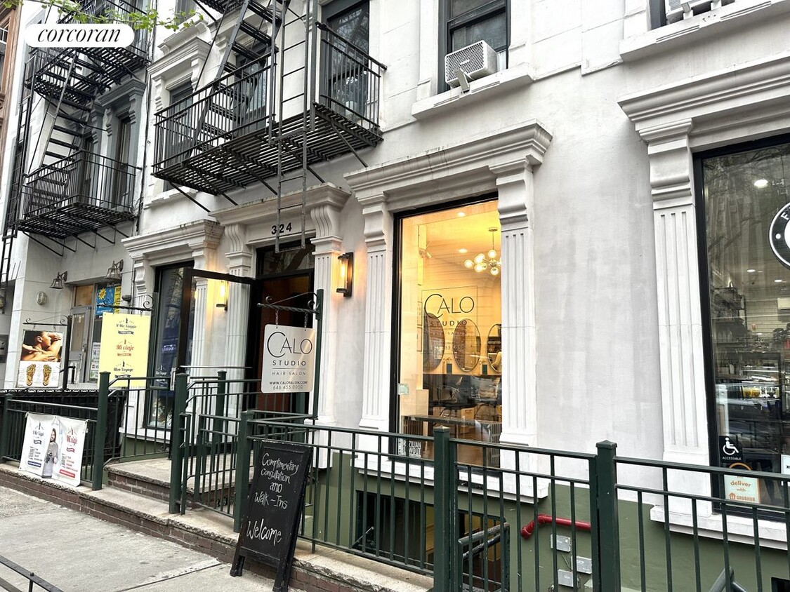 Foto principal - 324 W 47th St