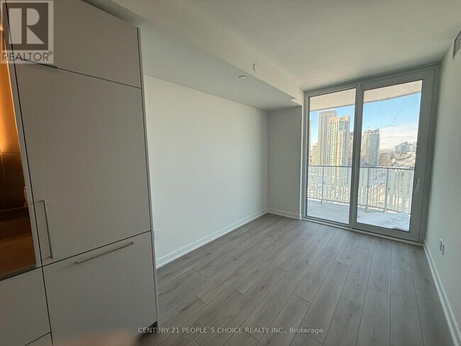 Photo du bâtiment - 1 Fairview Rd E