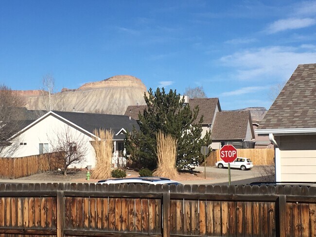 Foto del edificio - 642 1/2 Brooks Ct