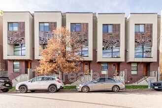 Building Photo - 3207 Shoshone St