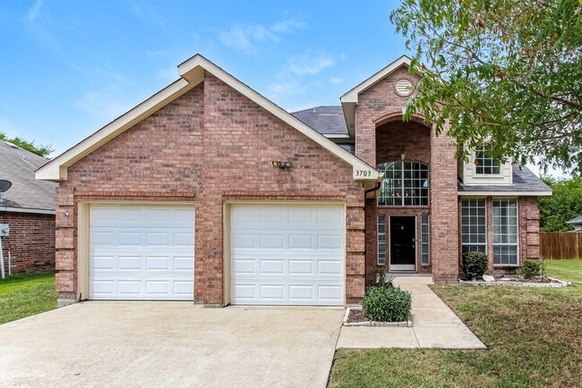 Building Photo - 3703 Sycamore Ln