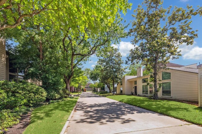 Foto del edificio - 7703 Bobbitt Ln