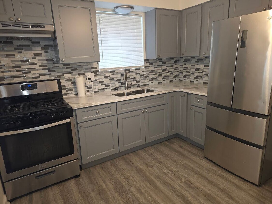 Photo - 14605 Des Plaines St (Harvey, IL)