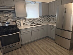 Building Photo - 14605 Des Plaines St