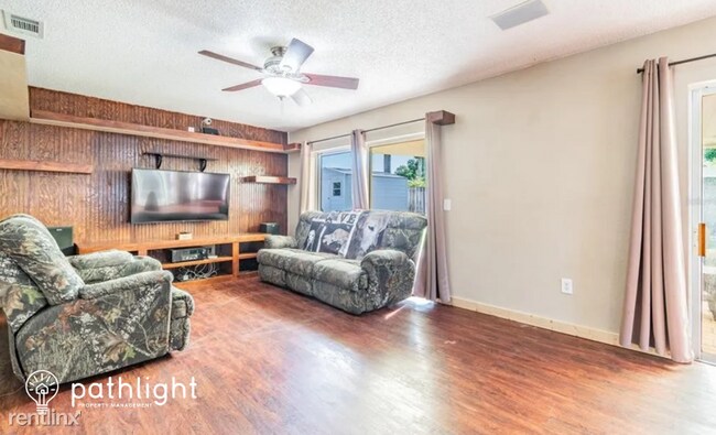 Foto del edificio - 3 br, 2 bath House - 14511 Farm Hills Plac...