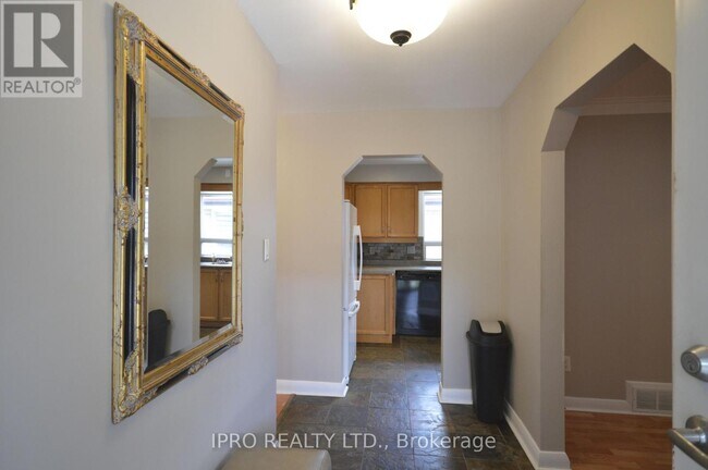 Building Photo - 23 Bairstow Crescent