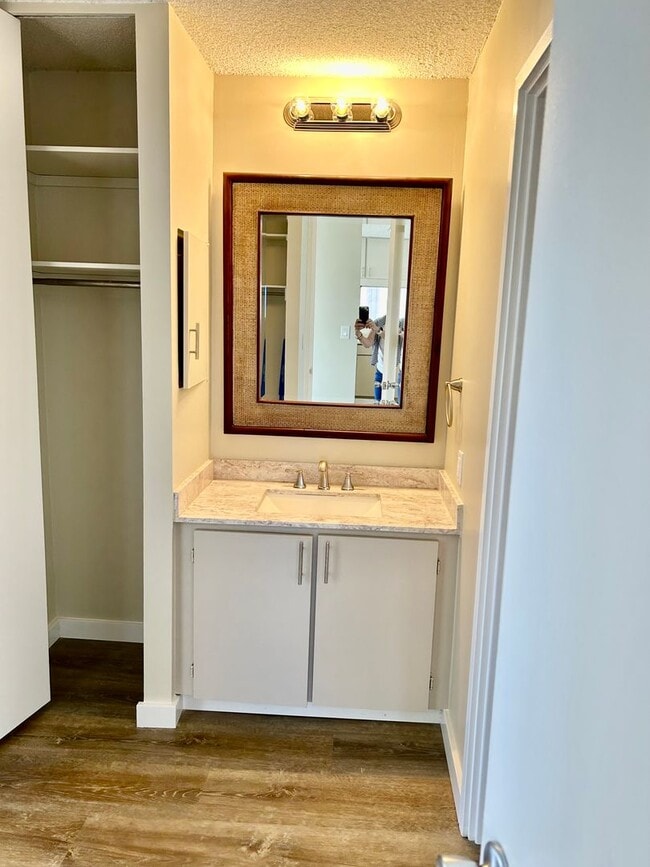Building Photo - Villa on Eaton Square 1 BDRM., 1 bath w/co...