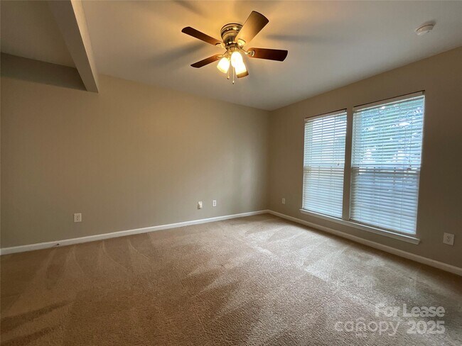 Building Photo - 15626 King Louis Ct