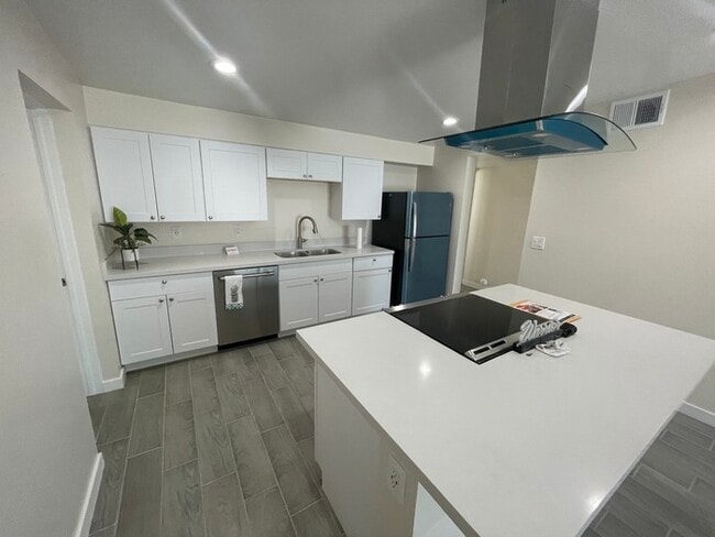 Building Photo - REUDUCED PRICE - Fully Remodeled in Arcadi...